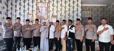 Permalink ke Disambangi Tiga Jenderal Ops NCS, Ketua Ponpes Daarul Falah Ciamis Dukung Polri Wujudkan Pemilu Damai