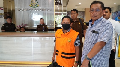 Permalink ke Penahanan 1 (satu) orang Tersangka Dugaan Tipikor pengambilan dana nasabah dan uang kas, dengan tindakan fraud yang terjadi di Kantor Bank Riau Kepri Syariah Indragiri Hulu Kuala Kilan