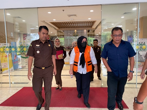 Permalink ke Kejati Riau Resmi Melakukan Penahanan 1 Orang Tersangka Dugaan Tipikor Dana Badan Layanan Umum Universitas Islam Negeri Sultan Syarif Kasim Riau TA. 2019