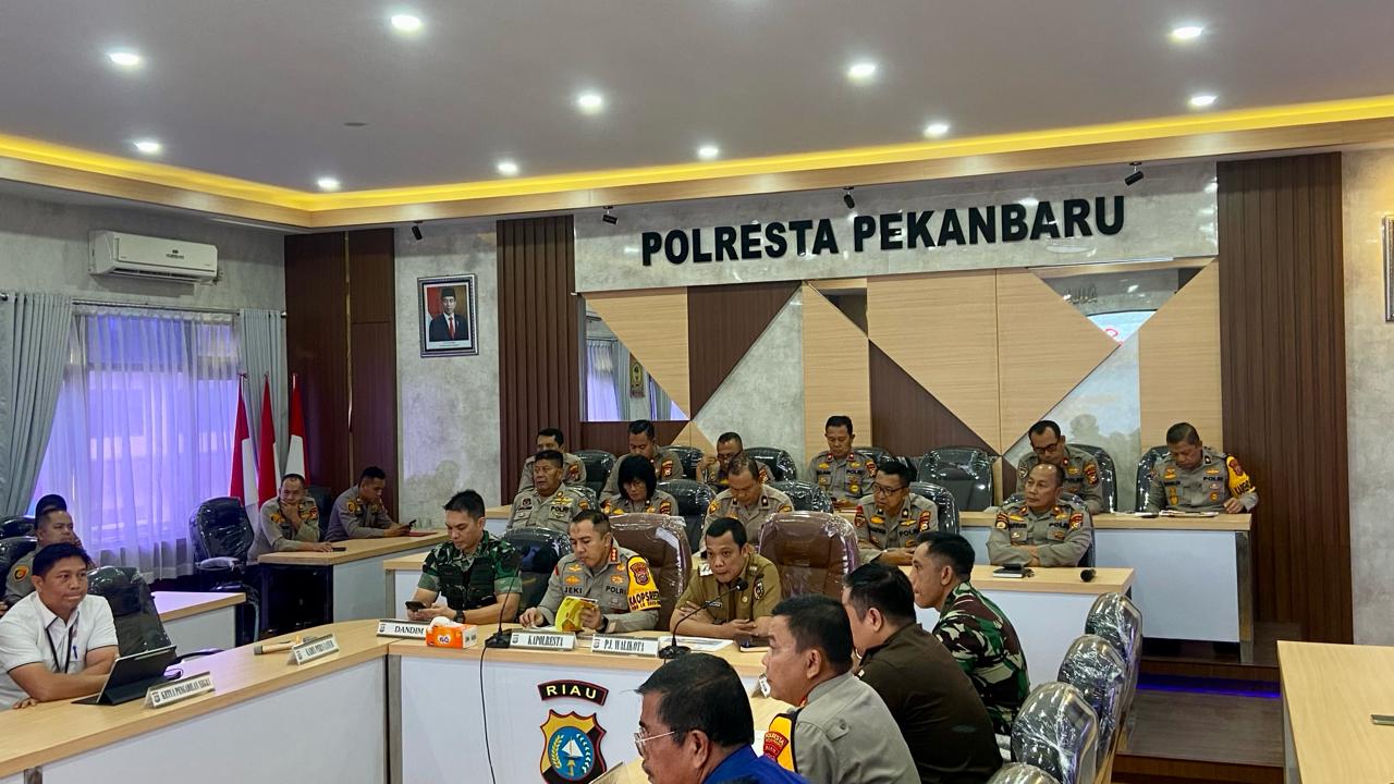 Permalink ke Kapolresta Pekanbaru Pimpin Rapat Eksternal Antisipasi Karlahut di Kota Pekanbaru