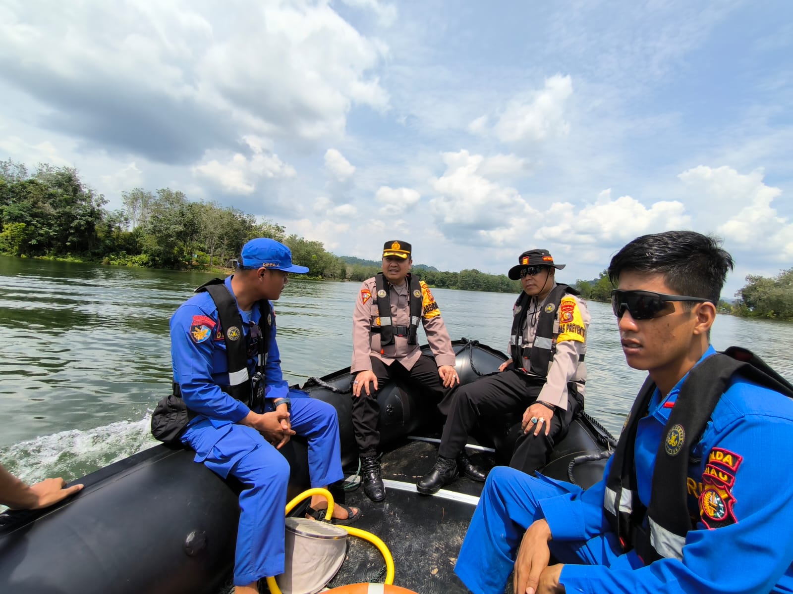 Permalink ke Antisipasi Lonjakan Wisata, Dit Pol Air Polda Riau Bersama Sat Samapta Polres Kampar Berpatroli