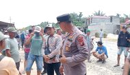 Permalink ke Warga Masyarakat Demo Masalah Debu, Kapolsek Tapung Hulu Mampu Redam Warga
