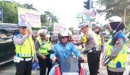 Permalink ke SUKSESKAN OPS Zebra LK 2024 & PILKADA DAMAI Ditlantas Polda Riau Bagikan Puluhan Brosur Himbauan Bijak Bermedsos dan Himbauan Kamseltibcarlantas hingga Helm SNI Gratis
