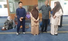 Permalink ke 3 Siswa Hafal 30 Juz, KWQ Kembali Bagikan Al-Qur’an untuk Hafidz SMAN 1 Pekanbaru Permalink ke 3 Siswa Hafal 30 Juz, KWQ Kembali Bagikan Al-Qur’an untuk Hafidz SMAN 1 Pekanbaru