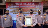 Permalink ke Polisi Tabrakkan Diri ke Motor Jambret di Riau Dapat Penghargaan: Piagam hingga Rekomendasi Sekolah