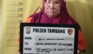 Permalink ke Seorang IRT di Desa Balam Ditangkap Polisi Karena Jadi Pengedar Sabu Permalink ke Seorang IRT di Desa Balam Ditangkap Polisi Karena Jadi Pengedar Sabu