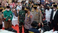 Permalink ke Kapolri Saat Tinjau Vaksin Massal : Dengan Bekerjasama, Kita Dapat Menghadapi Covid-19 Permalink ke Kapolri Saat Tinjau Vaksin Massal : Dengan Bekerjasama, Kita Dapat Menghadapi Covid-19