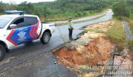 Permalink ke Curah Hujan Tinggi, Satlantas Polres Kampar Patroli di Daerah Rawan Longsor