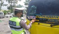 Permalink ke Lagi-lagi. Polantas Polres Kampar Tempelkan Stiker Operasi Keselamatan Lancang Kuning 2022 Permalink ke Lagi-lagi. Polantas Polres Kampar Tempelkan Stiker Operasi Keselamatan Lancang Kuning 2022