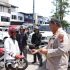 Periksa Dompet Para Tukang Becak, Kapolres Kampar Ternyata Berbagi Rejeki Dengan Mereka Periksa Dompet Para Tukang Becak, Kapolres Kampar Ternyata Berbagi Rejeki Dengan Mereka