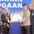 Berikan Penghargaan Forkopimda dan Elemen Masyarakat, Kapolda Riau Sebut Keberhasilan Berkat Kerjasama dan Kolaborasi Berikan Penghargaan Forkopimda dan Elemen Masyarakat, Kapolda Riau Sebut Keberhasilan Berkat Kerjasama dan Kolaborasi