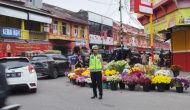 Permalink ke Menjelang Imlek 2023, Kasat Lantas Pantau Arus Lalin di Pasar Sago. Permalink ke Menjelang Imlek 2023, Kasat Lantas Pantau Arus Lalin di Pasar Sago.
