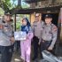 Meningkatnya Harga Bapokting, Kapolsek Tapung Hulu Beri Sembako Pada Warga Meningkatnya Harga Bapokting, Kapolsek Tapung Hulu Beri Sembako Pada Warga