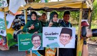 Permalink ke Para Anggota PKB Daftarkan Bacaleg Dengan Konfoi Naik Odong Odong Menuju Ke KPU Surabaya
