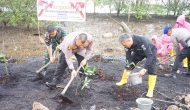 Permalink ke Bersempena Hut Humas Polri ke 72, Polda Riau dan Polres Dumai Lakukan Penanaman Pohon Di Bibir Pantai.
