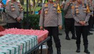 Permalink ke Kapolres Kampar Bersama PJU Polres Kampar Bagi-bagi Takjil untuk Masyarakat di Pos Pam Lapangan Merdeka.