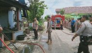 Permalink ke Personil Polres Kuansing dan Polsek Kuantan Tengah Bersama Damkar Berhasil Padamkan Kebakaran Rumah di Dusun Tobek Panjang