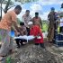 Kapolsek Perhentian Raja Sholat dan Makamkan Bayi Yang Ditemukan di Kebun Sawit