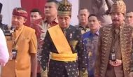 Permalink ke Gunakan Baju Kesultan Melayu Riau, Presiden Jokowi Pimpin Peringatan Hari Lahir Pancasila 2024 di Dumai
