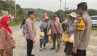 Permalink ke Sosok Darmawan, Kapolres Kampar Borong Dagangan Penjual Kacang