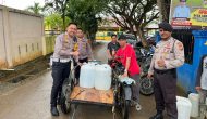 Permalink ke Rangka HUT Lalu Lintas ke-69, Satlantas Polres Kampar Bagi-bagi Air Bersih di Tapung Hulu