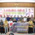 Polres Kuansing Gelar Silaturahmi Kamtibmas: Wujudkan Pilkada 2024 yang Damai, Kondusif, dan Berkah  TELUKKUANTAN,- Polres Kuansing gelar Silaturahmi Kamtibmas dengan tema “Mewujudkan Pilkada 2024 yang Damai, Kondusif, dan Berkah di Kabupaten Kuansing.” Pada hari Selasa (10/9/2024), pukul 08:30 WIB, bertempat di Aula Satnika Satyawada Polres Kuansing, Acara ini dihadiri oleh berbagai pihak terkait untuk mendukung suksesnya penyelenggaraan Pilkada di Kabupaten Kuansing.  Acara tersebut dihadiri oleh berbagai tokoh penting, di antaranya Kapolres Kuansing AKBP Pangucap Priyo Soegito, S.I.K., M.H., Bupati Kuansing yang diwakili oleh Asisten III Pemkab Kuansing Drs. Rustam, Ketua Pengadilan Kuansing Subiar Teguh Wijaya, S.H., serta tiga pasangan bakal calon bupati dan wakil bupati Kuansing.  Kapolres Kuansing AKBP Pangucap Priyo Soegito, S.I.K., M.H., menegaskan komitmen netralitas Polri selama proses Pilkada dan berharap semua pihak dapat mendukung penyelenggaraan Pilkada yang aman, damai, dan kondusif. Kapolres juga mengingatkan bahwa pada 22 September 2024 akan dilaksanakan penetapan calon bupati, diikuti dengan pengundian nomor urut pada 23 September 2024.  Perwakilan TNI yang diwakili Danramil Kuantan Tengah, Kapten Infantri J. Sihombing, juga menegaskan komitmen TNI untuk menjaga stabilitas keamanan Pilkada, berkoordinasi dengan pihak Polri dan Pemda.  Ketua KPU Kuansing, Wawan Ardi, mengingatkan bahwa proses penetapan dan pencabutan nomor urut calon akan dilakukan pada 22-23 September 2024. Beliau juga memperkenalkan tema Pilkada dari KPU, yaitu “BEMANSANAK,” yang mencerminkan semangat kebersamaan dan persaudaraan.  Ketua Bawaslu Kuansing, Mardius Adi Saputra, S.H., M.H., menyampaikan pentingnya menjaga integritas selama tahapan Pilkada dan menginformasikan rencana kampanye damai yang akan dilakukan pada hari pertama kampanye.  Ketiga pasangan calon, yakni Suhardiman Amby-Muklisin (SDM), Halim-Sardiyono (HS), dan Adam-Sutoyo (AYO), sepakat untuk menjaga keamanan dan mendukung netralitas ASN selama proses Pilkada. Mereka juga berkomitmen untuk menciptakan suasana Pilkada yang damai dan bermartabat.  “Kegiatan ini dilaksanakan dengan harapan bersama bahwa Pilkada 2024 di Kabupaten Kuansing dapat berjalan lancar, aman, dan memberikan berkah bagi seluruh masyarakat Kabupaten Kuansing,” Pungkas Kapolres.  Sumber: Humas Polres Kuansing