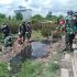 Brantas Sarang Nyamuk Malaria, Personel Kodim 0314/Inhil Bersama Masyarakat Kuala Selat Bersihkan Genangan Air