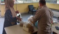Permalink ke Piket Jaga Polsek Rumbai Melaksanakan Pengecekan Barang Bawaan Pengunjung Setiap Orang Yang Besuk Tahanan