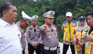 Permalink ke Dirlantas Polda Riau & Istansi Terkait Tinjau Langsung Jalan Lintas Riau – Sumbar Yang Longsor