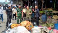 Permalink ke Brigjen TNI Dany Rakca Danpuslatpur kodiklat TNI AD, Menetralisir Bakteri Limbah di Pasar Kota Bandung Permalink ke Brigjen TNI Dany Rakca Danpuslatpur kodiklat TNI AD, Menetralisir Bakteri Limbah di Pasar Kota Bandung