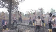 Permalink ke Kapolres Kampar Pimpin Langsung Penanganan Kebakaran Lahan di Tapung, Tunjukkan Kebersamaan dan Kepemimpinan Permalink ke Kapolres Kampar Pimpin Langsung Penanganan Kebakaran Lahan di Tapung, Tunjukkan Kebersamaan dan Kepemimpinan