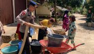 Permalink ke Brimob Kompi 3 Batalyon B Pelopor Pasaman Barat Turun Langsung Ditengah Warga Salurkan Air Bersih Ditengah Kemarau Panjang