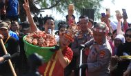 Permalink ke Sajikan Losbter Saus Bumbu Padang Terbanyak, Polda Sumbar Kembali Rekor Muri Permalink ke Sajikan Losbter Saus Bumbu Padang Terbanyak, Polda Sumbar Kembali Rekor Muri