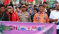 Permalink ke Polres Inhil, Forkopimda, Mahasiswa, dan Masyarakat Gelar Aksi Solidaritas Bagi-Bagi Bunga di Tembilahan