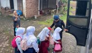 Permalink ke Brimob Hadirkan Bus Sekolah Gratis di Tasikmalaya Permalink ke Brimob Hadirkan Bus Sekolah Gratis di Tasikmalaya