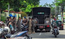 Permalink ke Penertiban PKL di Jalan Hangtuah –Mustika Satpol PP Akui Kekurangan Personel