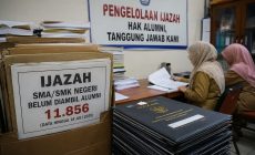 Permalink ke 11.856 Ijazah SMA-SMK di Riau Masih Menumpuk di Sekolah, Ombudsman Bongkar Penyebabnya