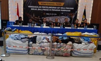 Permalink ke Bea Cukai Gagalkan Penyelundupan Ratusan Koli Pakaian Bekas Senilai Rp. 3,9 Miliyar Di Perairan Panipahan