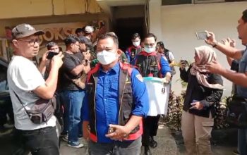 Permalink ke Kejati Riau Geledah Kantor Disdik Riau, Sita Dokumen dan Barang Elektronik Terkait Dugaan Korupsi Pengadaan Interactive Flat Panel 2024