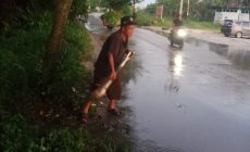 Permalink ke Patut Dicontoh, Tokoh Masyarakat Dumai Janangkok Lumban Raja Rela Hujan-hujanan Demi Keselamatan Pengguna Jalan Dan Masyarakatnya. Permalink ke Patut Dicontoh, Tokoh Masyarakat Dumai Janangkok Lumban Raja Rela Hujan-hujanan Demi Keselamatan Pengguna Jalan Dan Masyarakatnya.