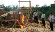 Permalink ke Antisipasi Peningkatan Penambangan ,Menjelang Lebaran Polsek Hulu Kuantan Lakukan Razia Lokasi Penambangan Emas Tanpa Izin (PETI) Permalink ke Antisipasi Peningkatan Penambangan ,Menjelang Lebaran Polsek Hulu Kuantan Lakukan Razia Lokasi Penambangan Emas Tanpa Izin (PETI)