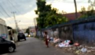 Permalink ke “Pak Ogah” Cilik Atur Lalin Depan Pintu Masuk Gedung Bank BCA Jalan T Cik Ditiro Pekanbaru.