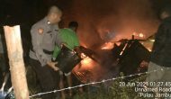 Permalink ke POLRI Bersama Warga Berjibaku Memadamkan Kobaran Api, Korban MD 2 Org, 2 Org Berhasil Diselamatkan Permalink ke POLRI Bersama Warga Berjibaku Memadamkan Kobaran Api, Korban MD 2 Org, 2 Org Berhasil Diselamatkan
