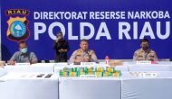 Permalink ke Kapolda Ekspos Penangkapan 19 Kg Shabu dan 500 Butir Pil Ekstasi Di Jajaran Polda Riau Permalink ke Kapolda Ekspos Penangkapan 19 Kg Shabu dan 500 Butir Pil Ekstasi Di Jajaran Polda Riau
