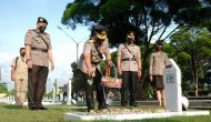Permalink ke Sambut Hari Bhayangkara ke-75, Kapolda Pimpin Ziarah dan Tabur Bunga Di TMP Permalink ke Sambut Hari Bhayangkara ke-75, Kapolda Pimpin Ziarah dan Tabur Bunga Di TMP
