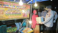 Permalink ke Pedagang Kaki Lima Mendapatkan Berkah Dari Pimpinan Patroli Skala Besar Polda Riau. Permalink ke Pedagang Kaki Lima Mendapatkan Berkah Dari Pimpinan Patroli Skala Besar Polda Riau.