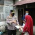 Kapolresta berikan bansos secara simbolis kerumah warga terdampak Covid-19.