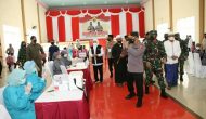 Permalink ke Tinjau Vaksinasi Serentak 114 Titik di Jatim, Kapolri Optimis Target 2 Juta Per Hari Tercapai Permalink ke Tinjau Vaksinasi Serentak 114 Titik di Jatim, Kapolri Optimis Target 2 Juta Per Hari Tercapai