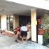 Aksi Heroik Personel Brimobda Riau Selamatkan Lansia yang Stroke Dari Rumah yang Sedang Terbakar