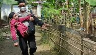 Permalink ke Keluarga Tak Punya Biaya, Polisi di Inhu Bopong Remaja Lumpuh dan Membawanya Berobat ke Rumah Sakit Permalink ke Keluarga Tak Punya Biaya, Polisi di Inhu Bopong Remaja Lumpuh dan Membawanya Berobat ke Rumah Sakit
